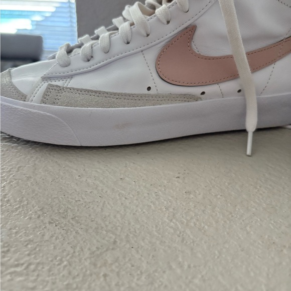 Women’s Nike Blazer MD 77 Vintage High Too Sneakers - Picture 8 of 15